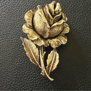 Jewelcraft sculptured gold rose brooch pin vintage costume jewelry